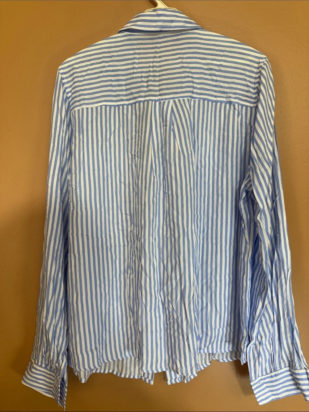 Fashion Nova XL white blue stripe down button up NWT - Picture 3 of 4